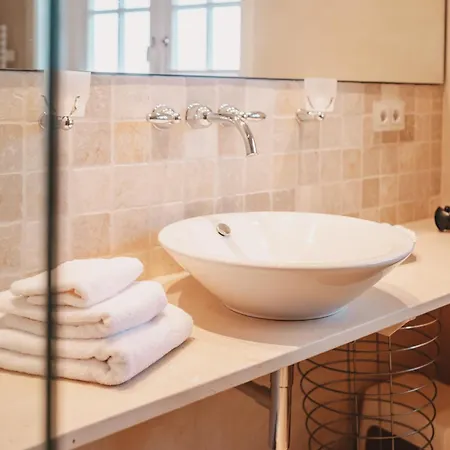 Hiidhüüs Unter Reet Mit Sauna *