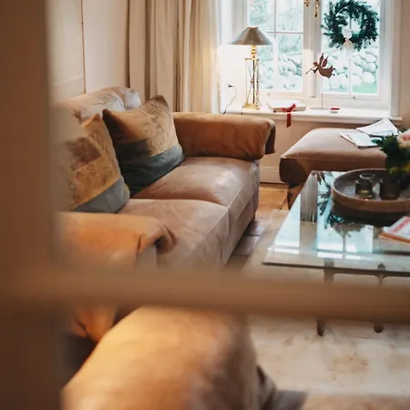 Hiidhüüs Unter Reet Mit Sauna