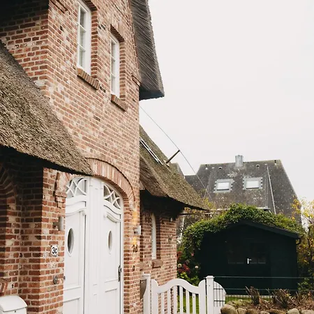 Hiidhüüs Unter Reet Mit Sauna *