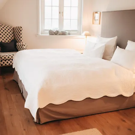 Hiidhüüs Unter Reet Mit Sauna Ferienhaus