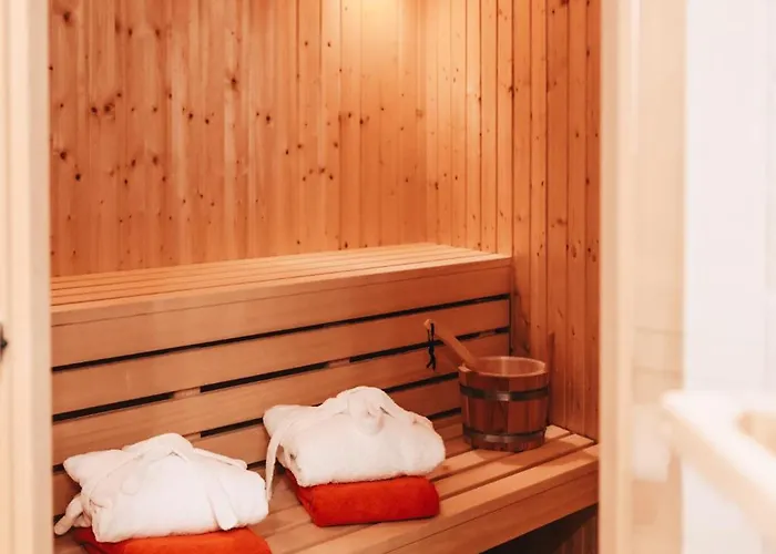 Hiidhueues Unter Reet Mit Sauna Nyaraló *